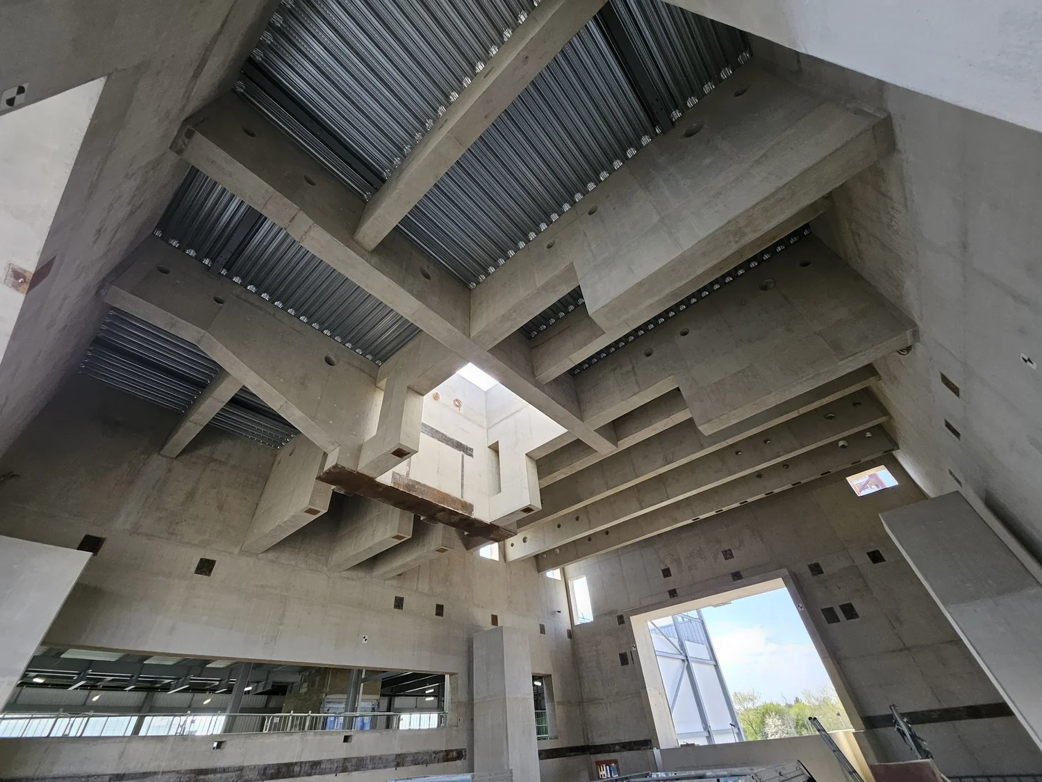 Plenum soffit rebar and cast-in steel plates in the wind tunnel structure