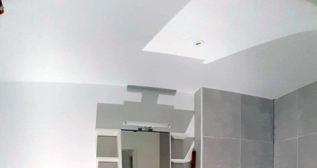 Faux plafond sur ossature autoportante et placo fermé, enduit et peint