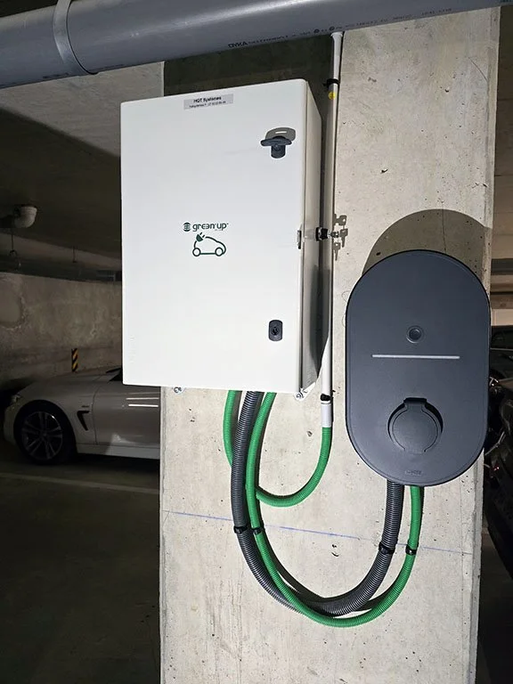 Bornes de recharge pour voiture électrique dans un parking souterrain