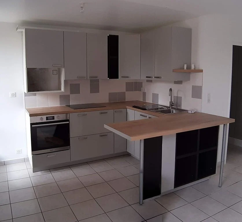 Photo montrant la cuisine terminée montée par HQT systemes