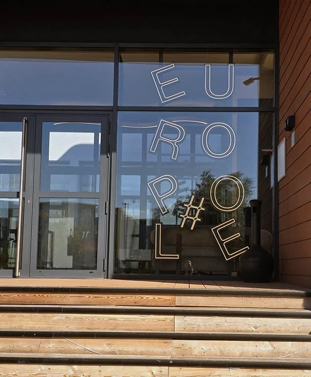 photo du showroom de la société Europole spécialisée dans les éclairages LED