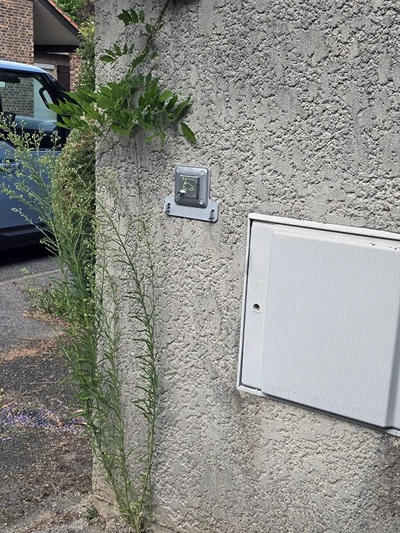 Point de charge pour véhicules électriques de marque Legrand