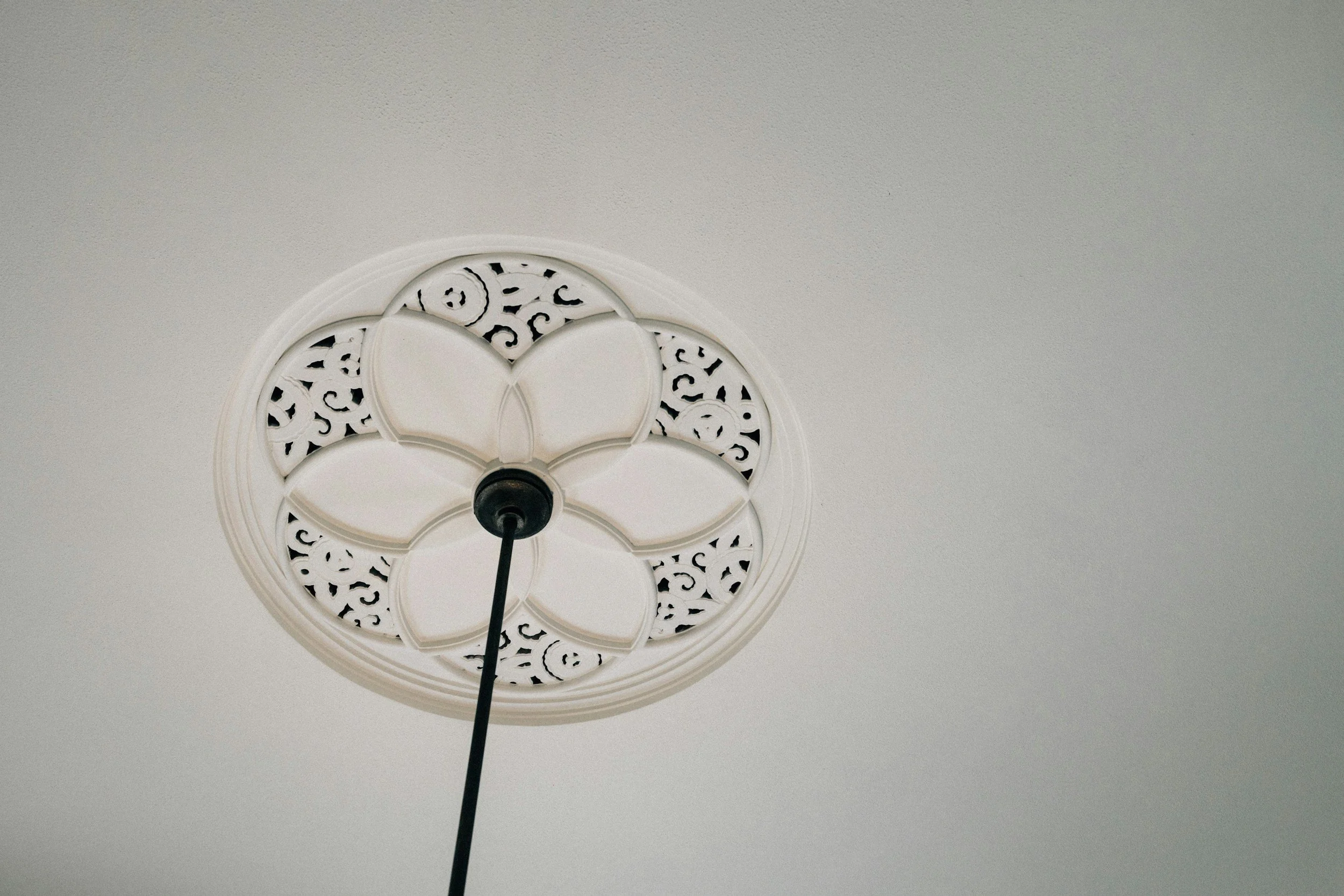 art deco style ceiling rose in-situ