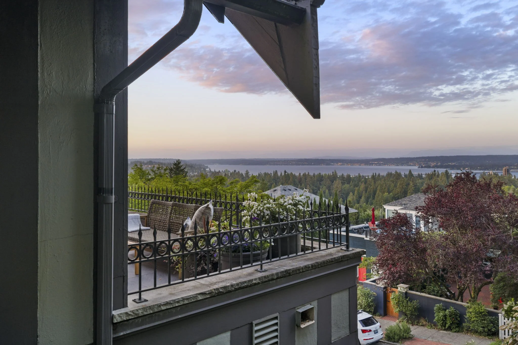 98-web-or-mls-2218-e-prospect-st.jpg