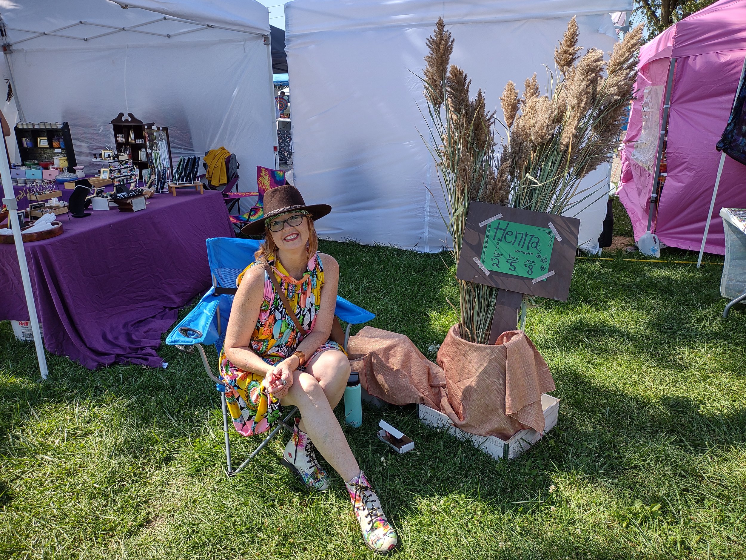 Natalie ready to do some henna! (2023)