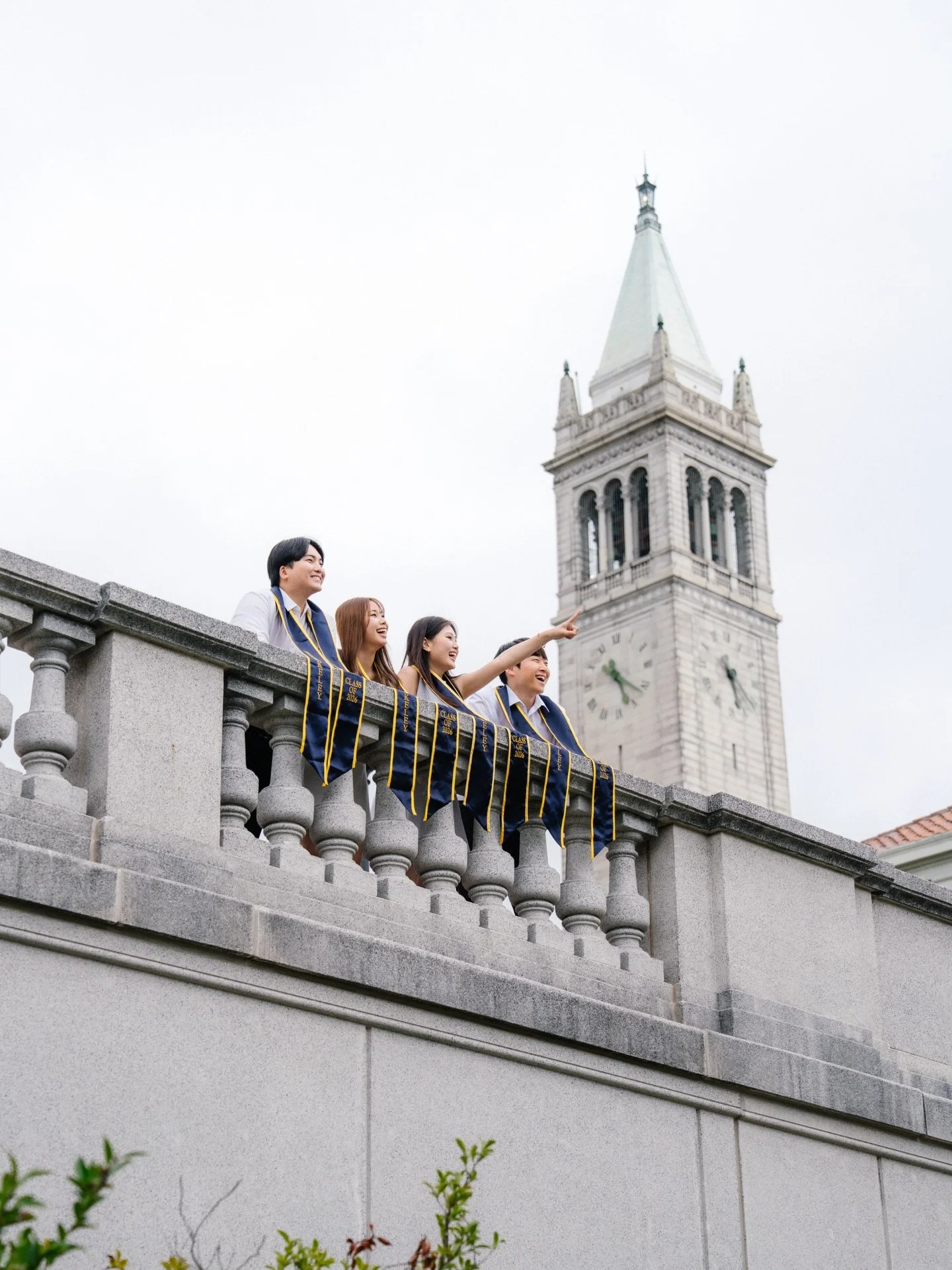 Congrats 2026 UC Berkeley 🎓
학생들과의 작업은 언제나 기분 좋은 설렘을 준다. 그 젊음의 생동감은 어느덧 졸업한 지 한참이 지난 나를 다시 그 시절의 기억 속으로 데려가곤 한다.
책상 앞에서 치열하게 고민하고, 때로는 막막했을 인고의 시간들을 묵묵히 견뎌낸 이들. 
대견한 청춘들.
사진 속에 담긴 그 반짝이는 결실들이 앞으로 맞이할 새로운 시작에 든든한 응원이 되기를.
그들의 빛나는 앞날을 진심으로 축복하는 마음이다.

