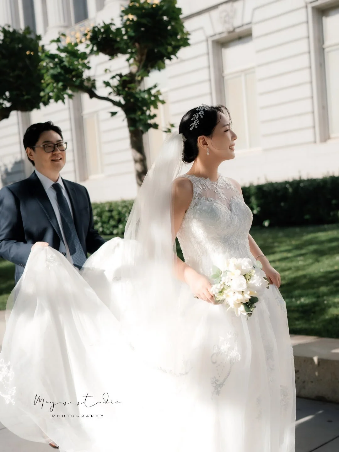 💍
San Francisco City Hall Wedding

햇살 아래 너무 예쁘게 웃던 신부님.
사진을 고르면서도 그날의 행복한 표정이 가장 먼저 눈에 들어왔어요.

샌프란시스코 시청에서 남긴 두 분의 웨딩 스냅 🤍

@may.s_studio | San Francisco Korean Wedding Photographer

#SanFranciscoCityHallWedding #SanFranciscoWeddingPhotographer #샌프