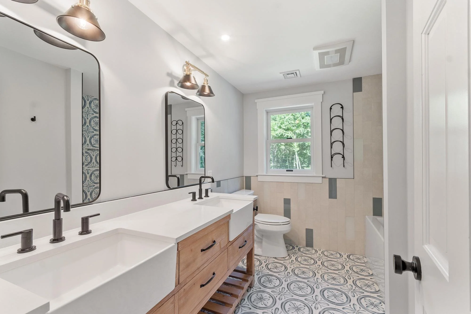 Hallway Full Bath
