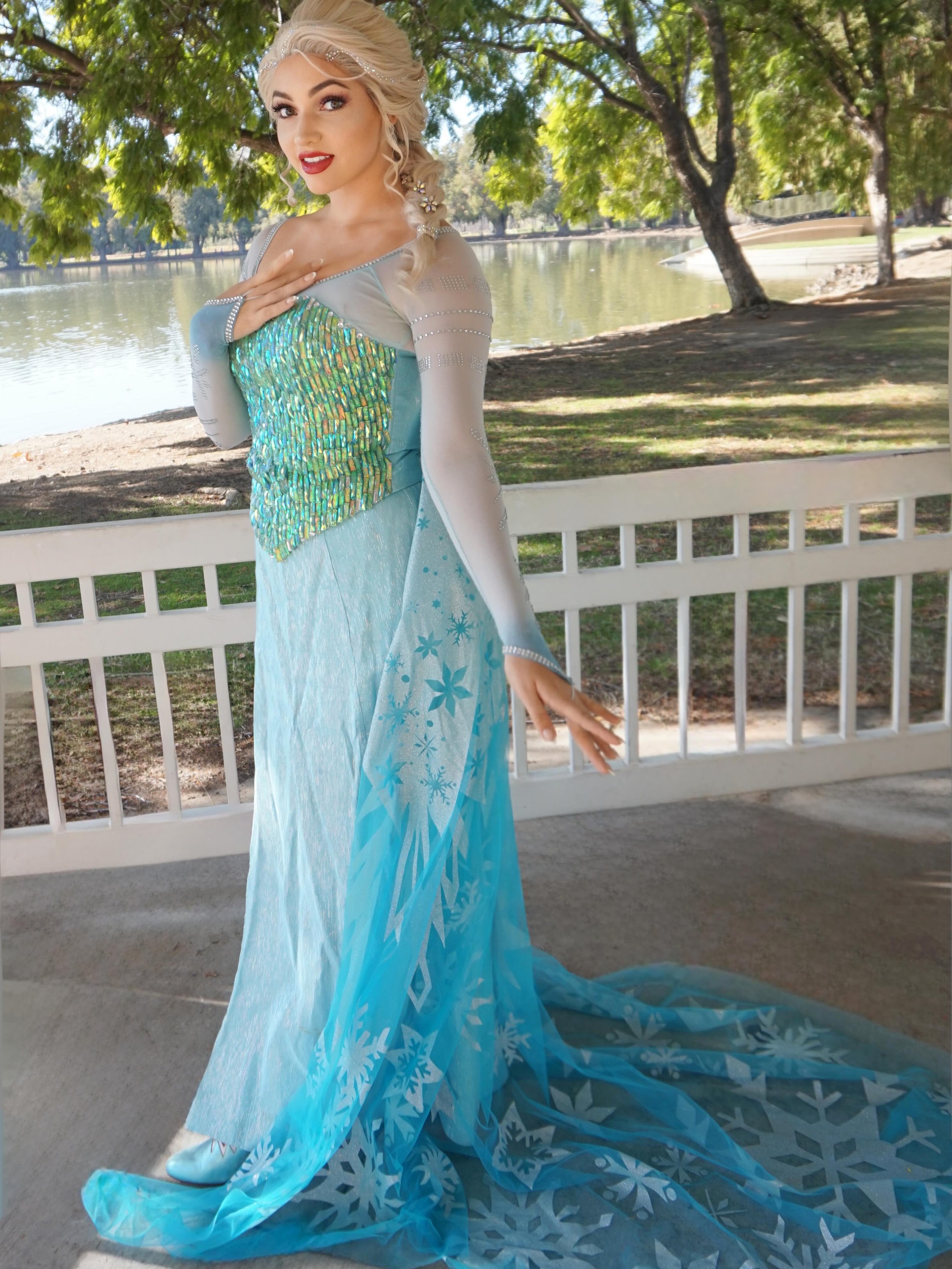 Who says you have to Let it Go? This Ice Queen is holding on tight to you ❄️🤍

All of our Princesses sing live for birthday parties, Royal Theater events, and Royal Balls! Which are you picking for your celebration? ☃️🧊

#elsa #frozen #socal #princ