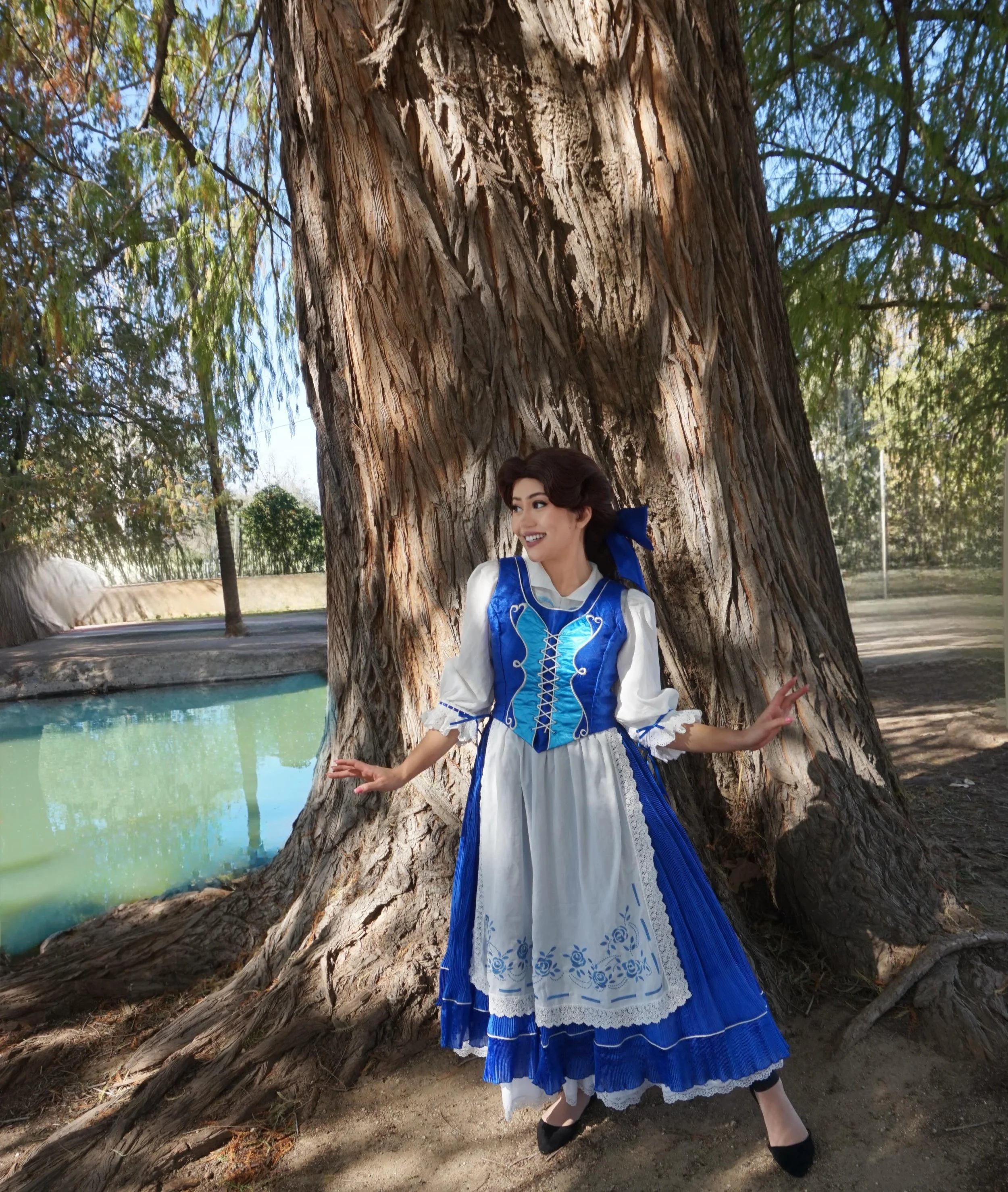 Our Rose Princess 🥀💛📖 always finds adventure no matter where she goes. What adventures would you invite her on? 

#beautyandthebeast #belle #socal #princessparty #childrensentertainment