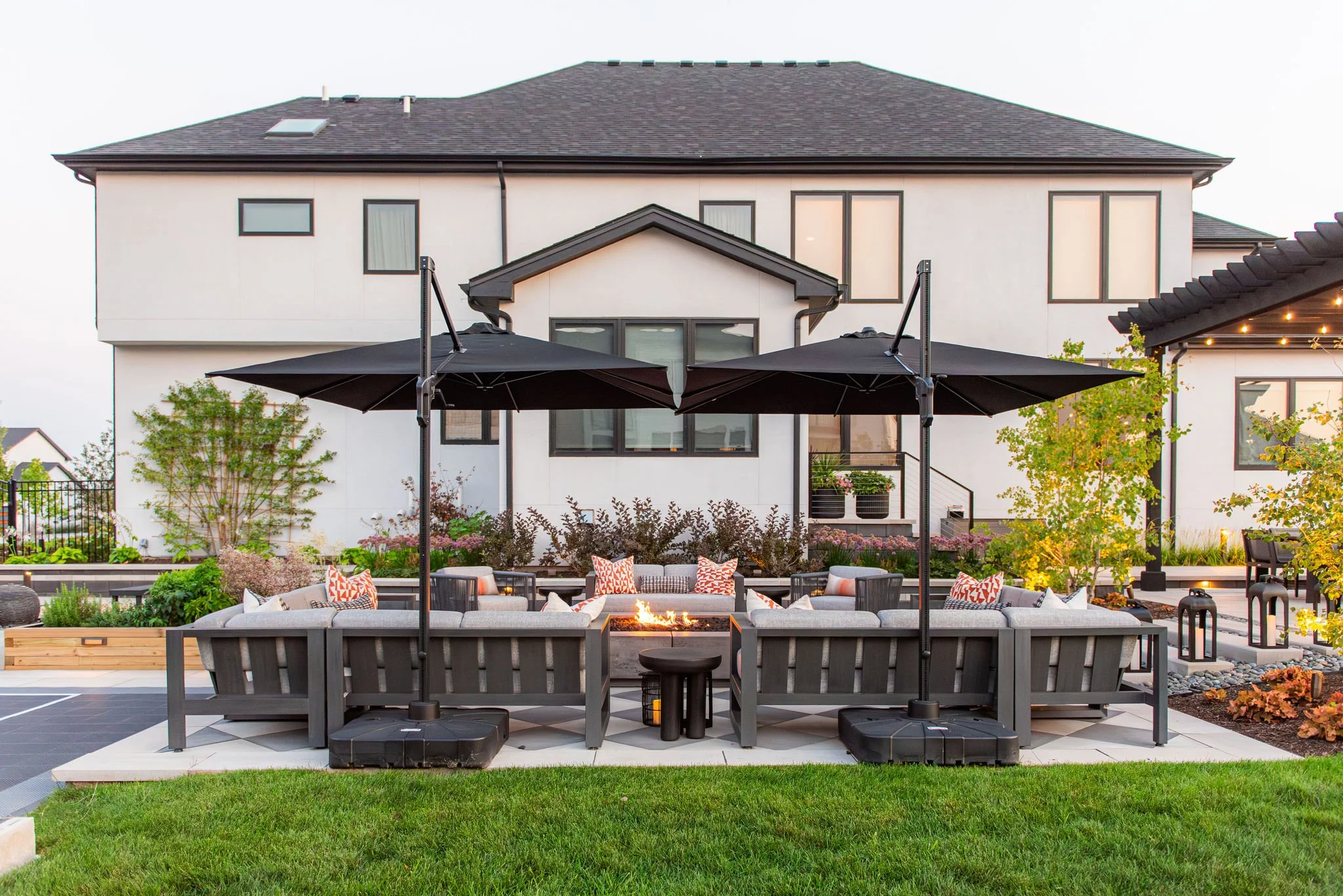 Modern Naperville Backyard Oasis