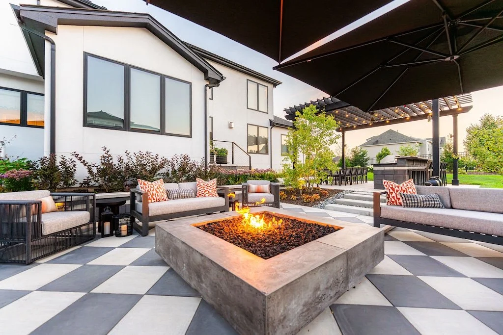 Modern Naperville Backyard Oasis