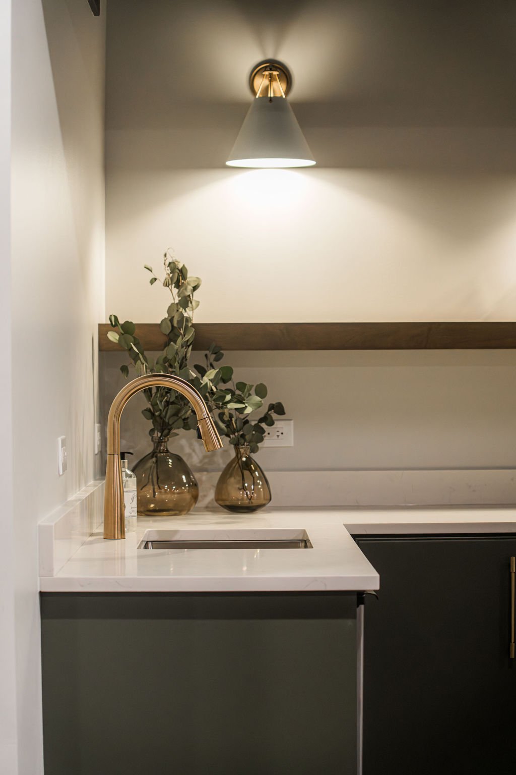 oakbrook-basement-kitchenette.jpg
