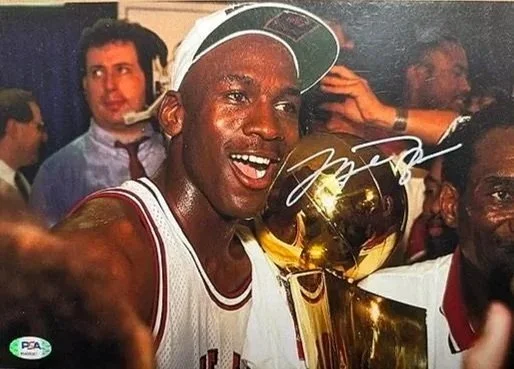 Michael Jordan Signed Photograph - PSA Authentic