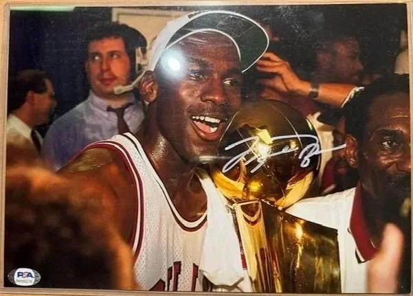 Michael Jordan Signed Photograph - PSA Authentic