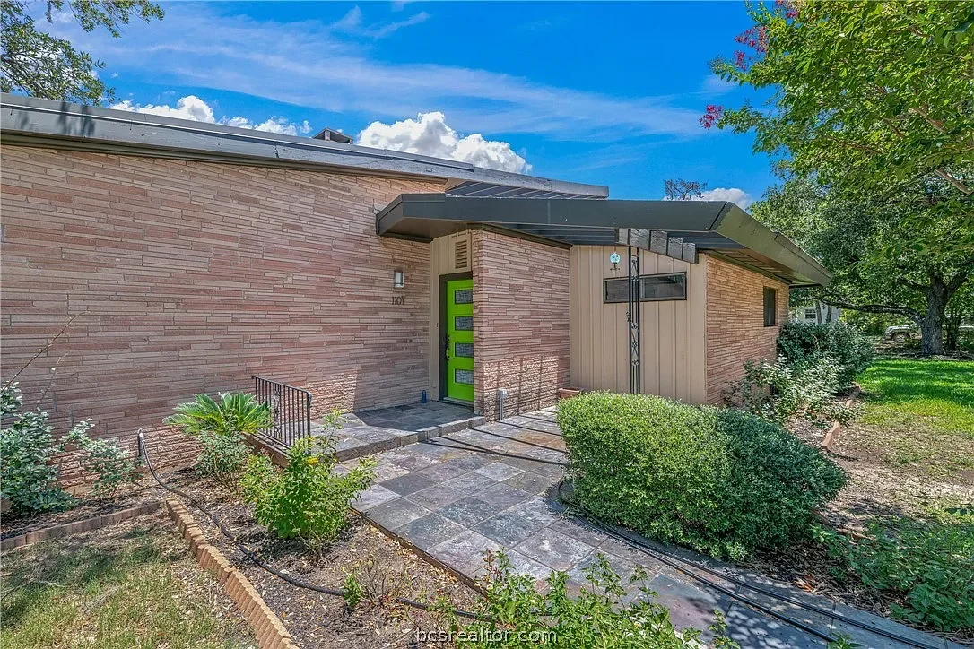Walton Before - Exterior.webp