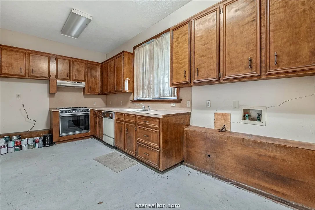 Walton Before - garage apartment.webp