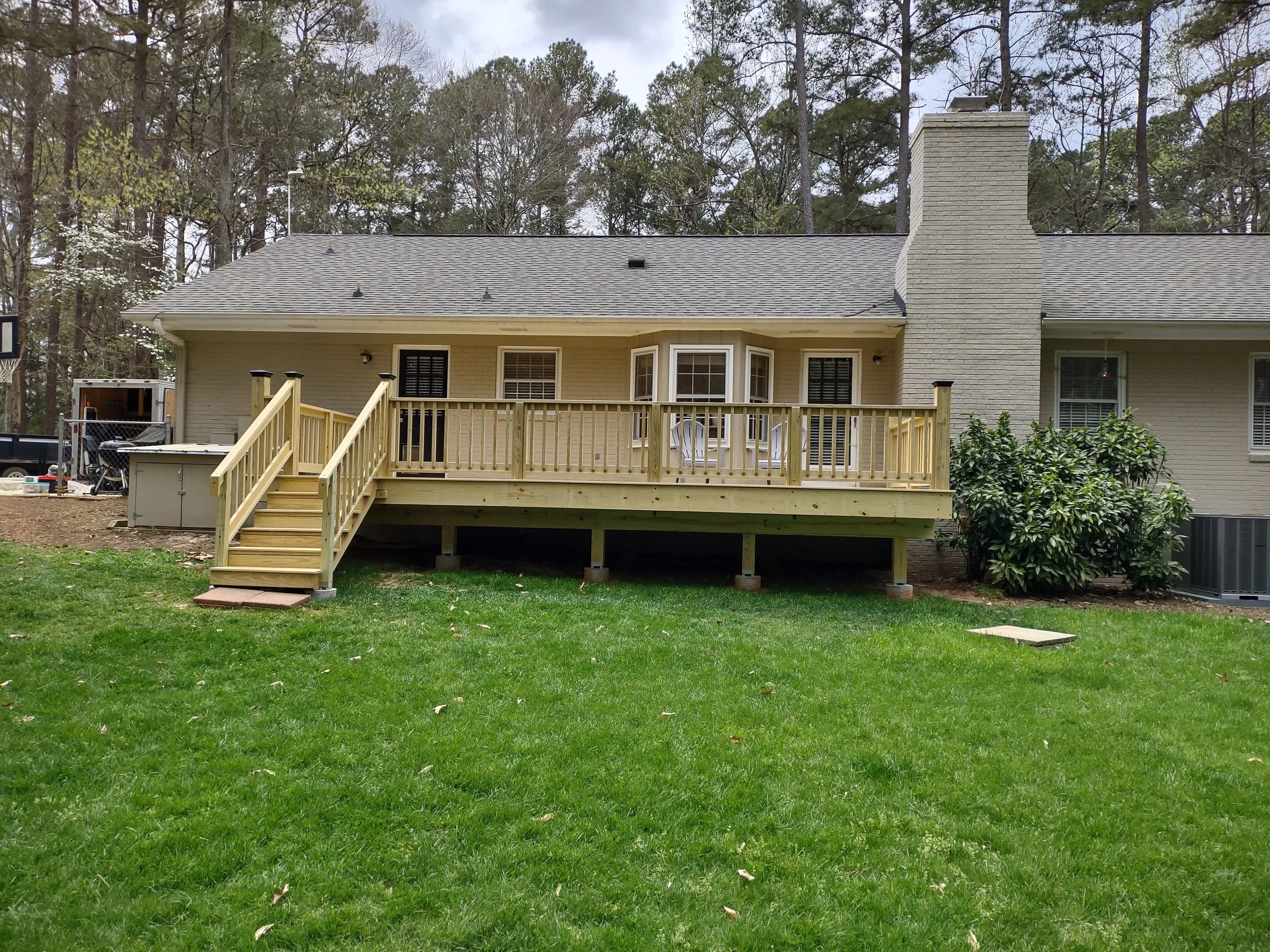 Custom deck with premium kiln dried lumber 