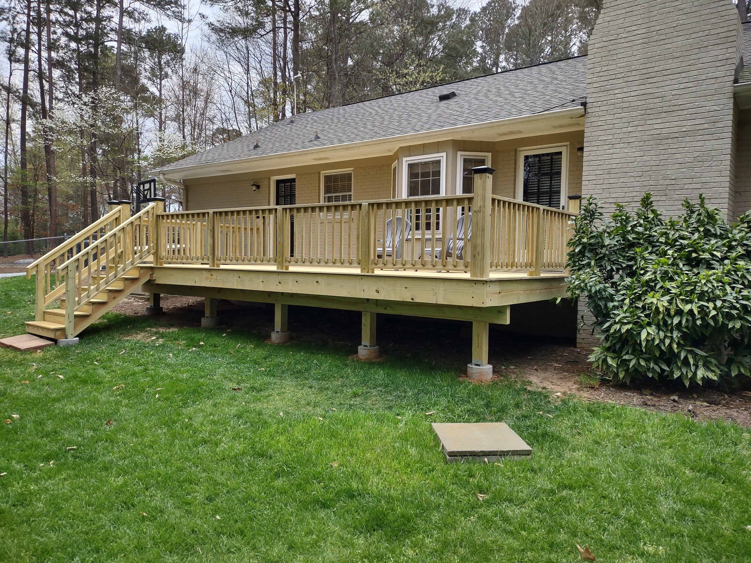 Custom deck with premium kiln dried lumber 