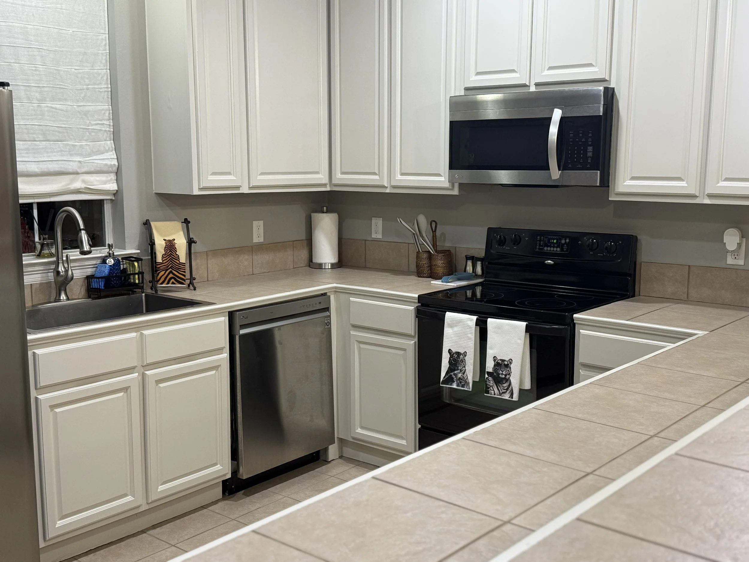 kitchen from bar.jpg