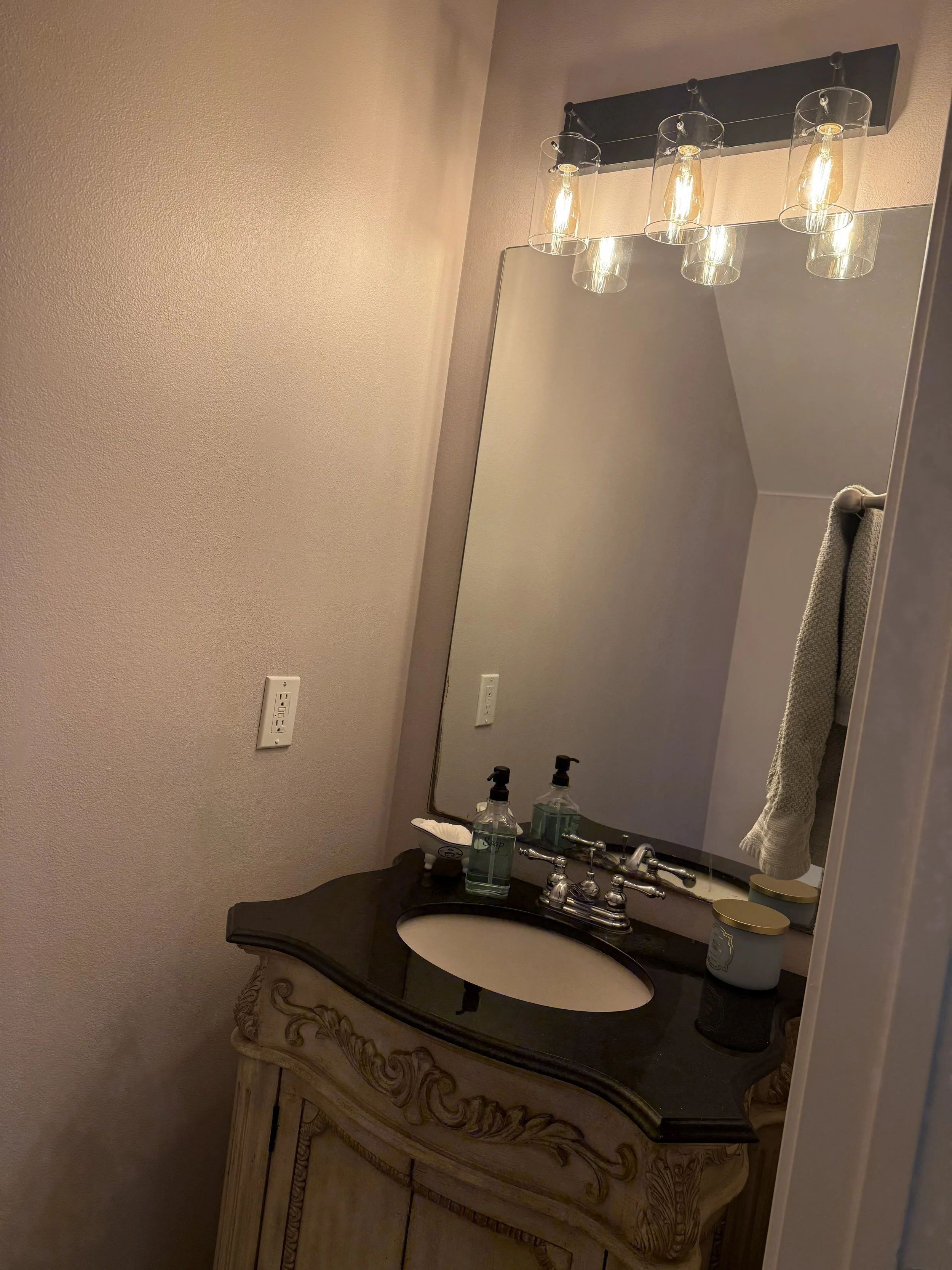 Downstairs Half Bath.jpg