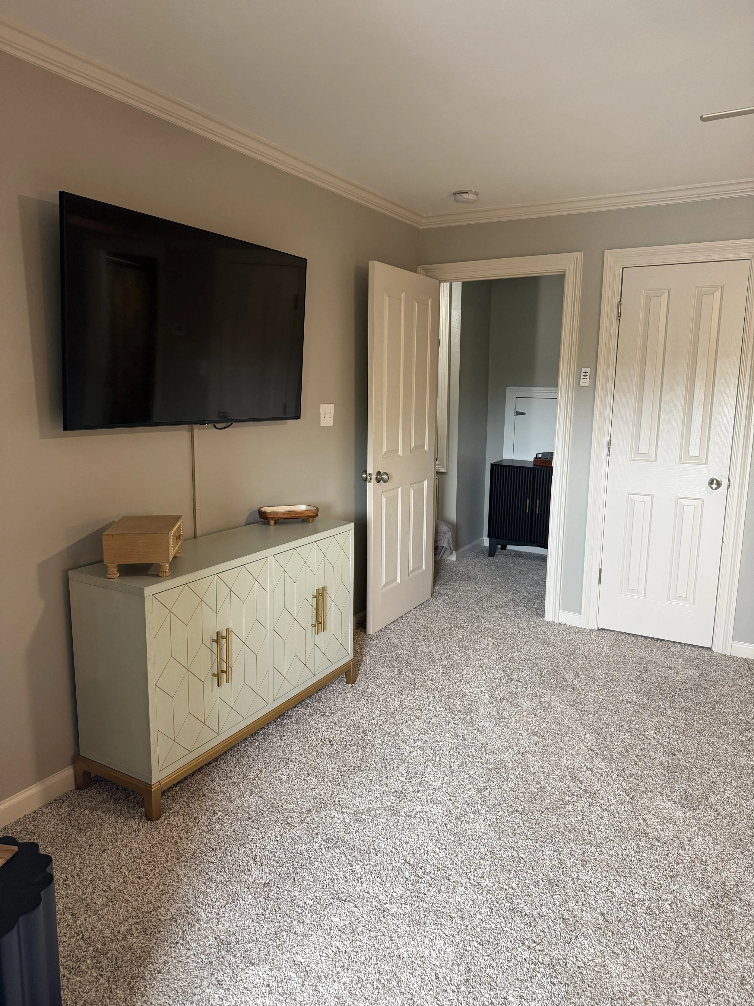 3rd floor bedroom to stairs.jpg