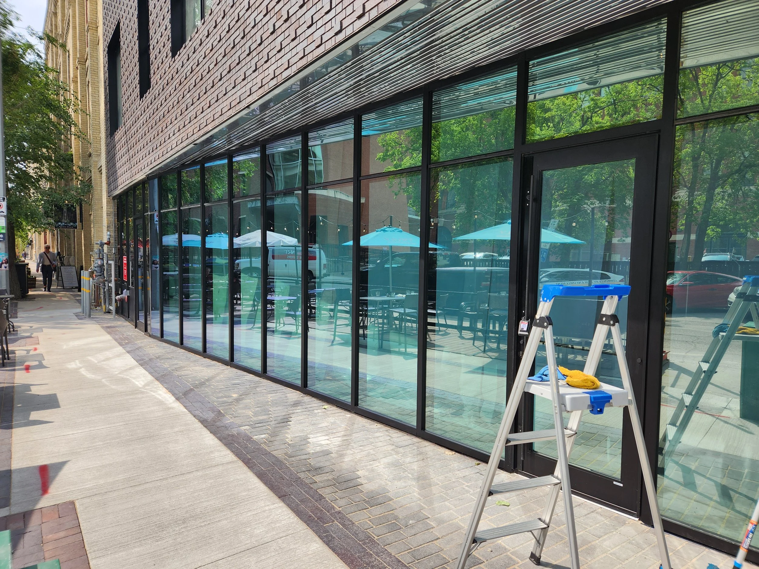 Commercial store front window cleaning winnipeg