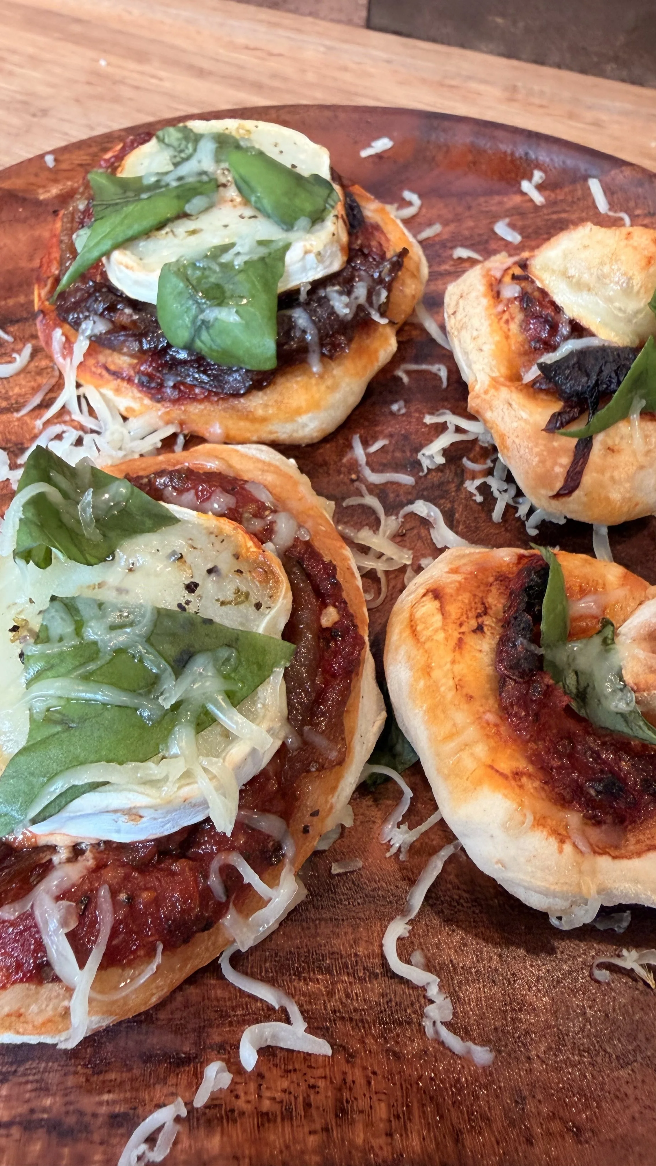 MINI CARAMELISED ONION AND GOATS CHEESE PIZZA 