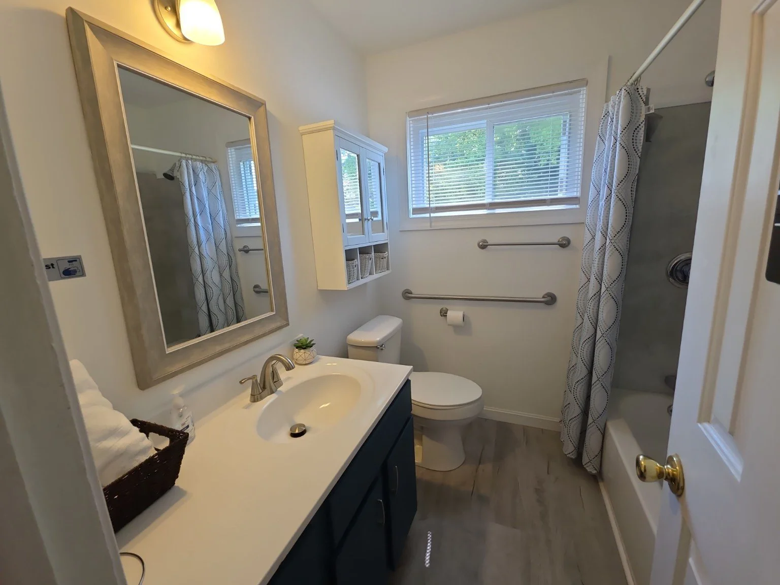 Bathroom 2.jpg