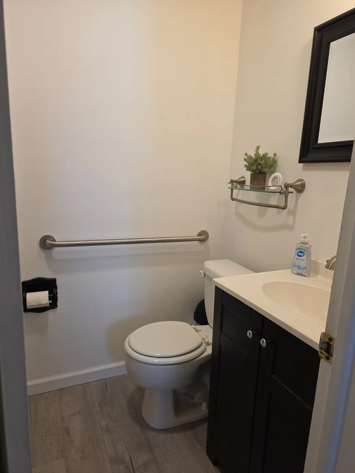 Bathroom 1.jpg