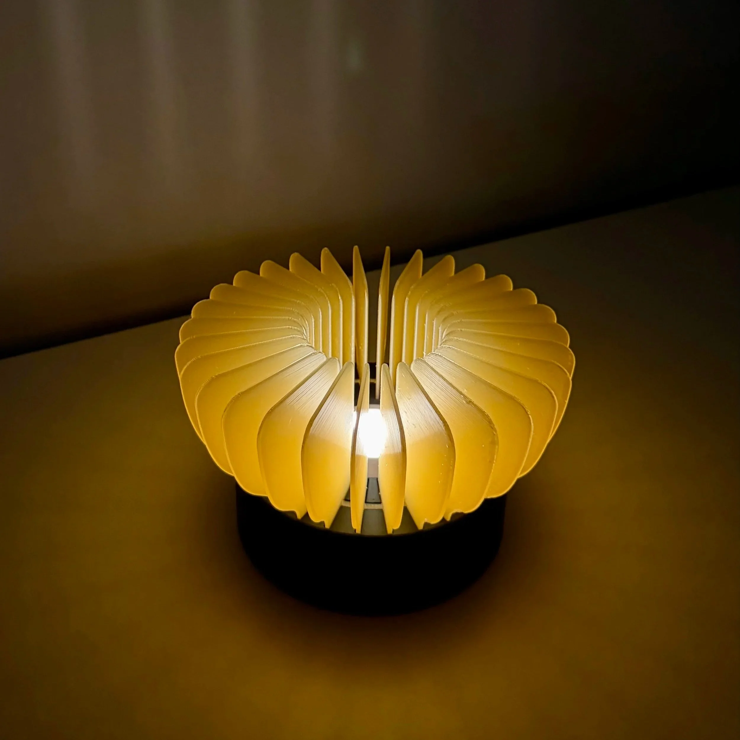 Modern Fin Lamp