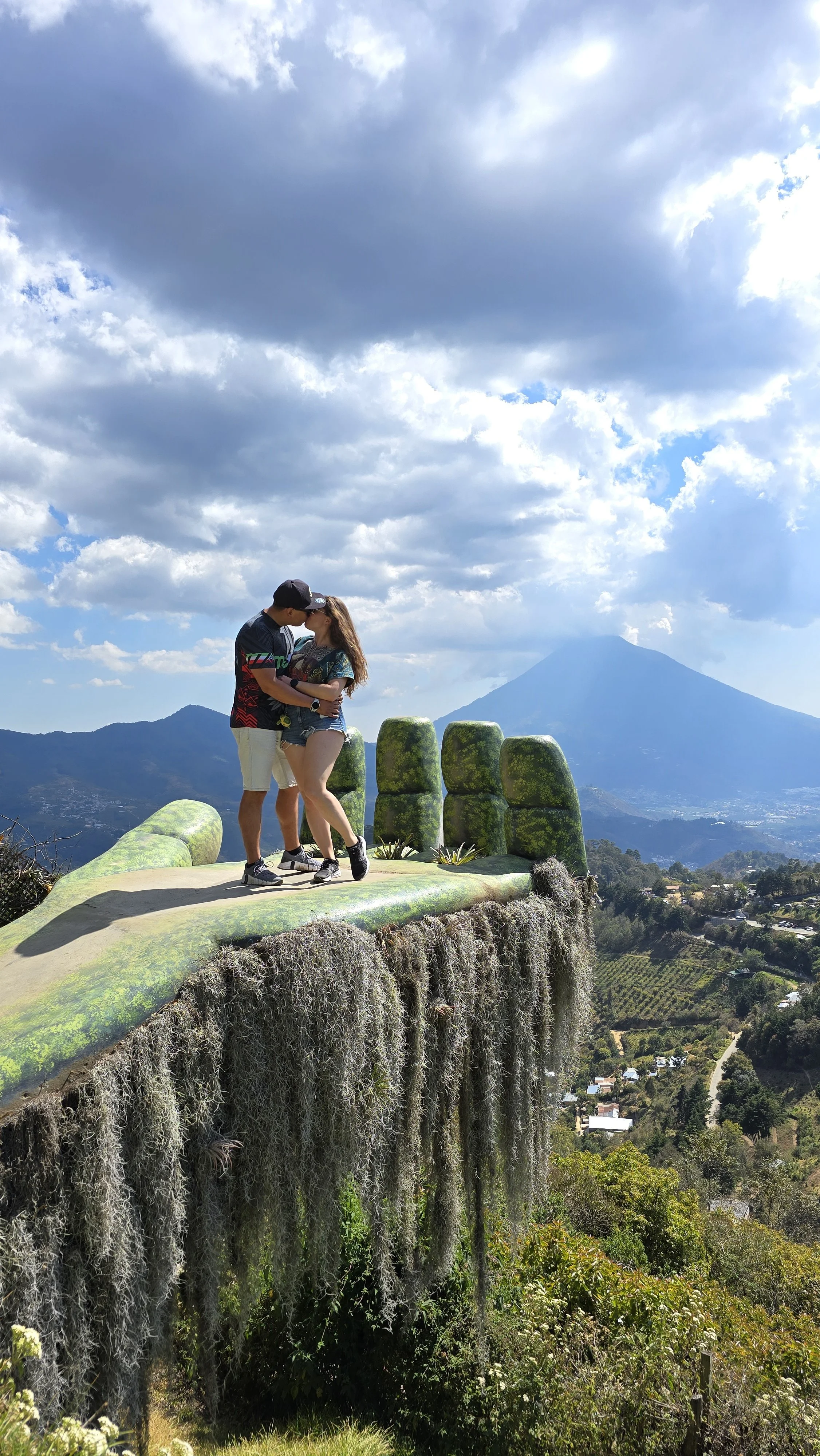 Los paisajes volcánicos de Guatemala son el escenario perfecto para tu siguiente viaje en pareja.