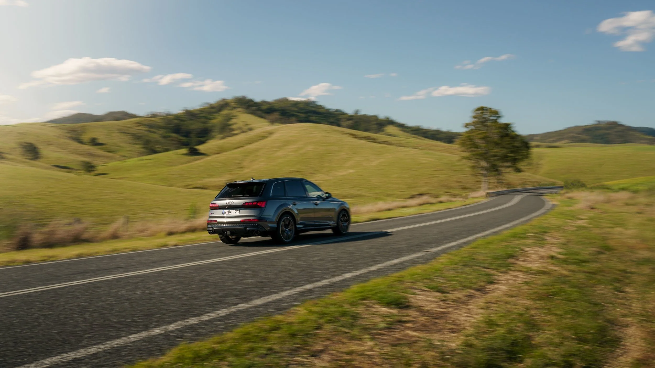 Audi+SQ7+%2810+of+19%29.jpg