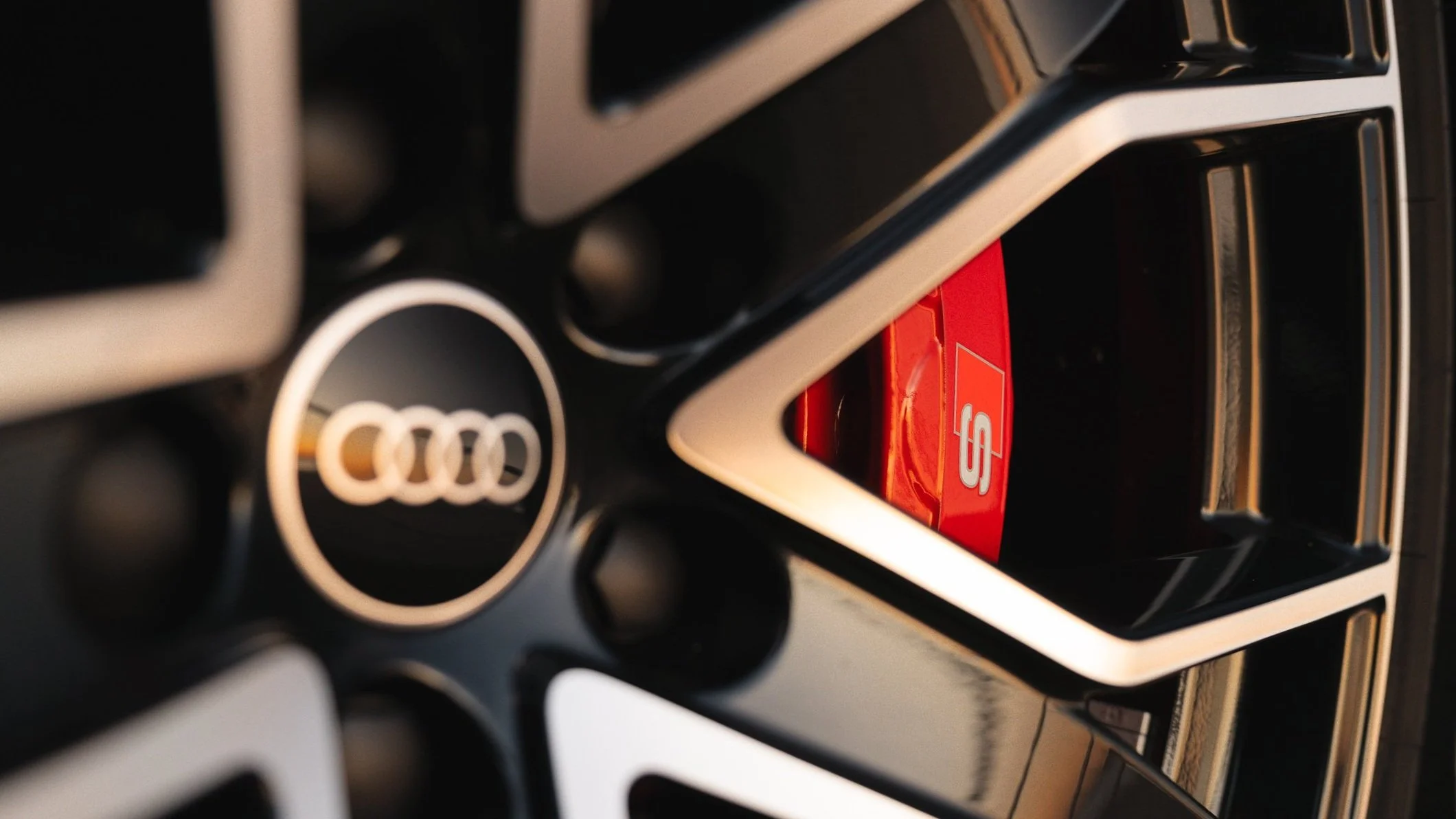 Audi+SQ7+%2813+of+19%29.jpg