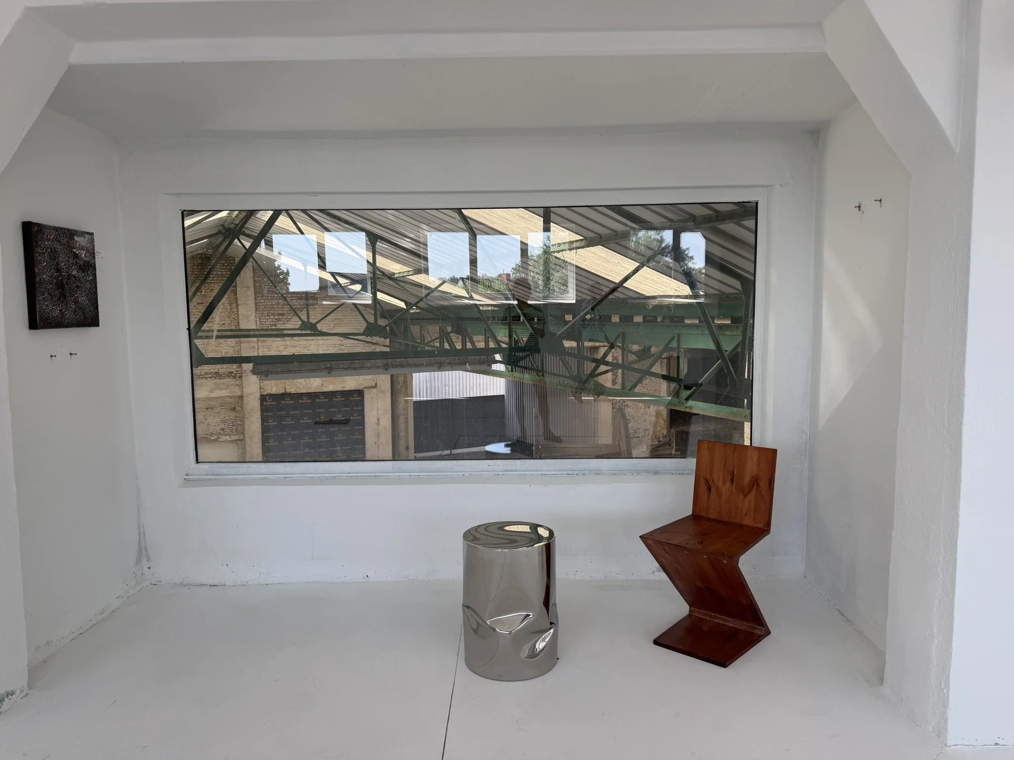 Contemporary art displayed in Francis Leenaert’s gallery at the former De Baer Brewery in Sint-Niklaas.