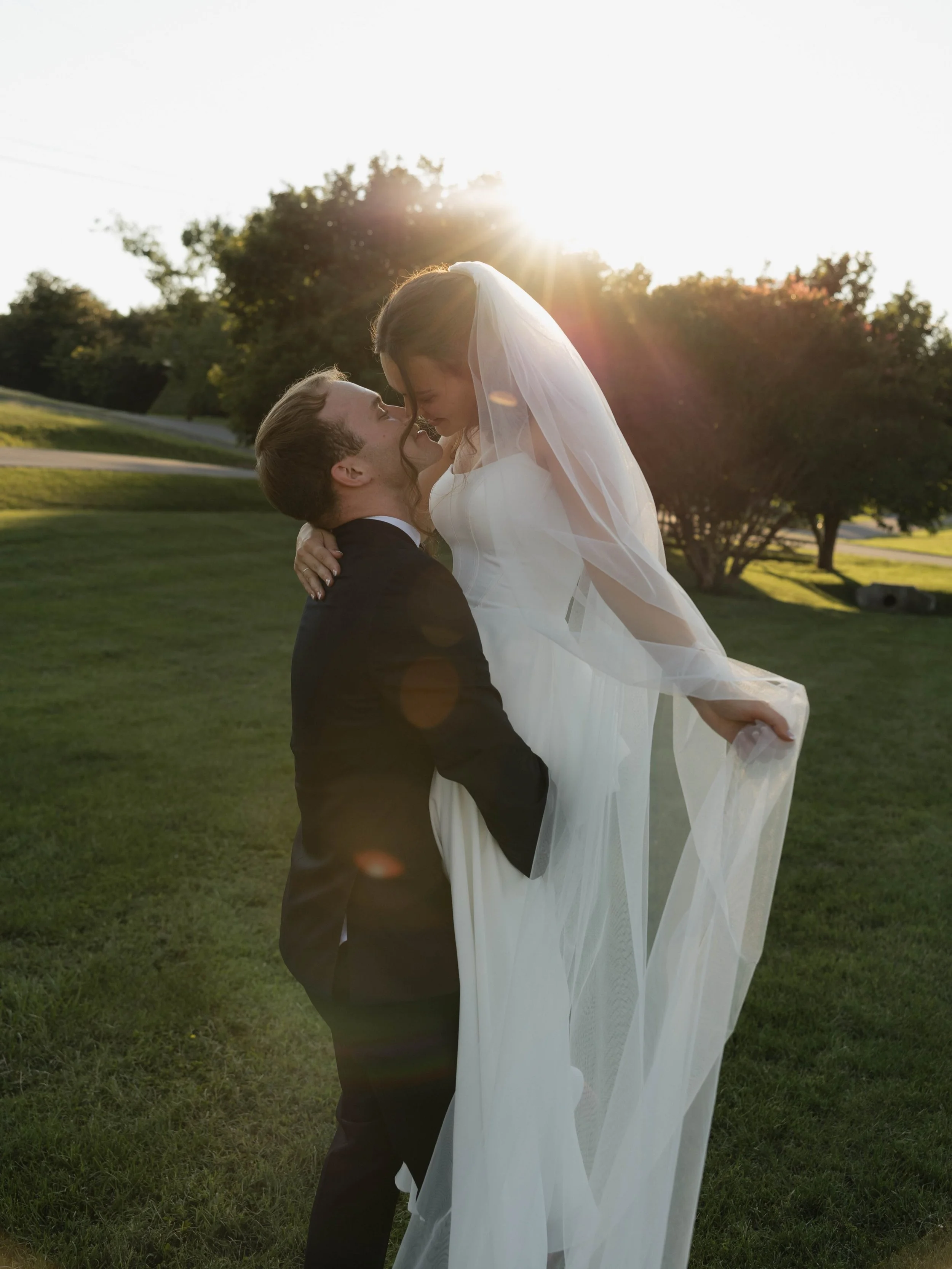 Your sign to sneak away for one last dance with the sun✨

.
.
.
#weddingsunset #weddingphotography #tennesseewedding #tennesseeweddingphotographer #knoxvillephotographer