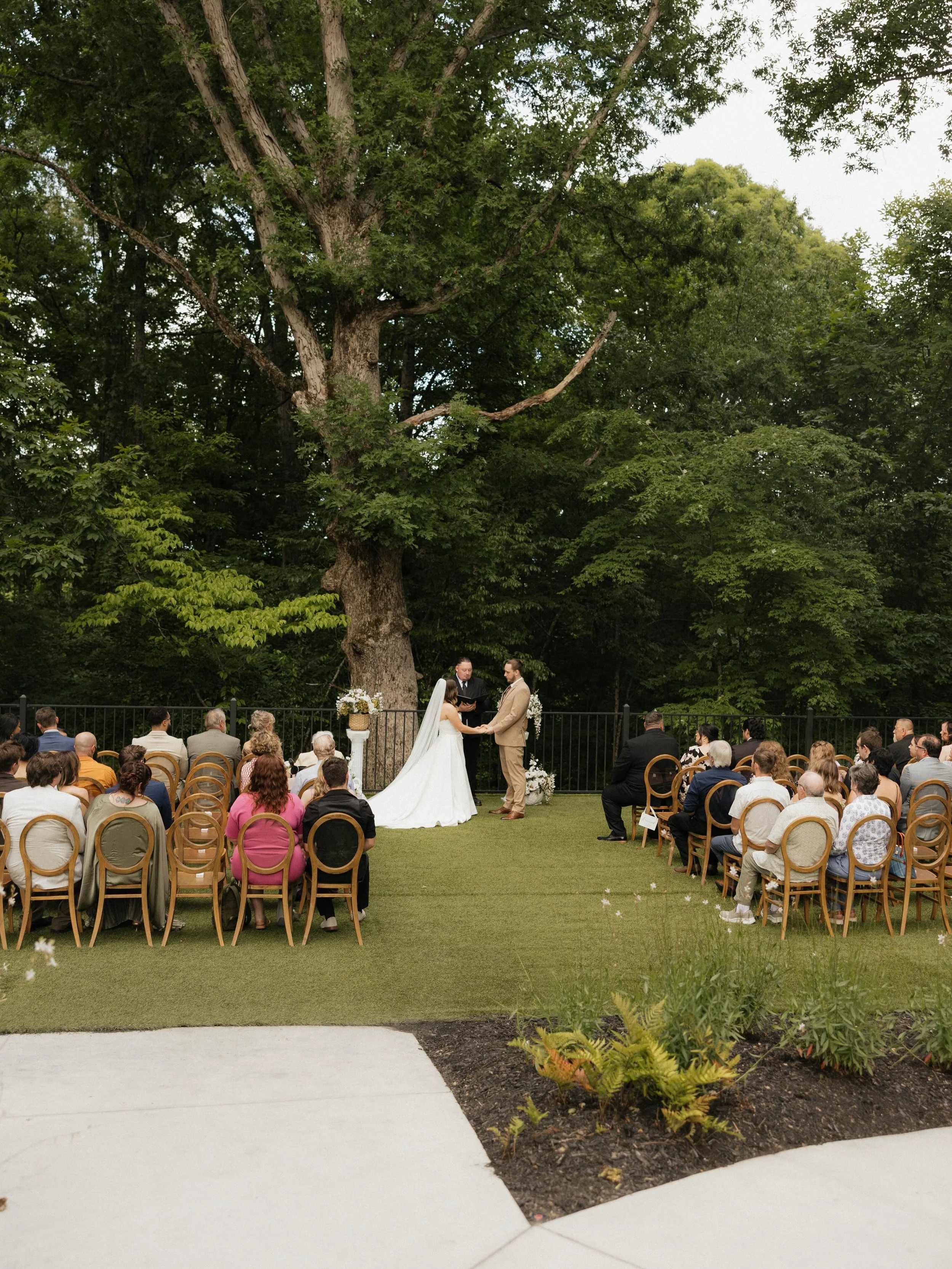 A moment for Alyssa&rsquo;s wedding details, she had a vision &amp; absolutely KILLED it ✨🙌🏻🦢 

 More coming soon from this day&mdash; wayyy more !!!

Photographer : @brooklynhopephotos 
Venue : @nicholsheir 
Content creator : @shay.i.do 
Coordina