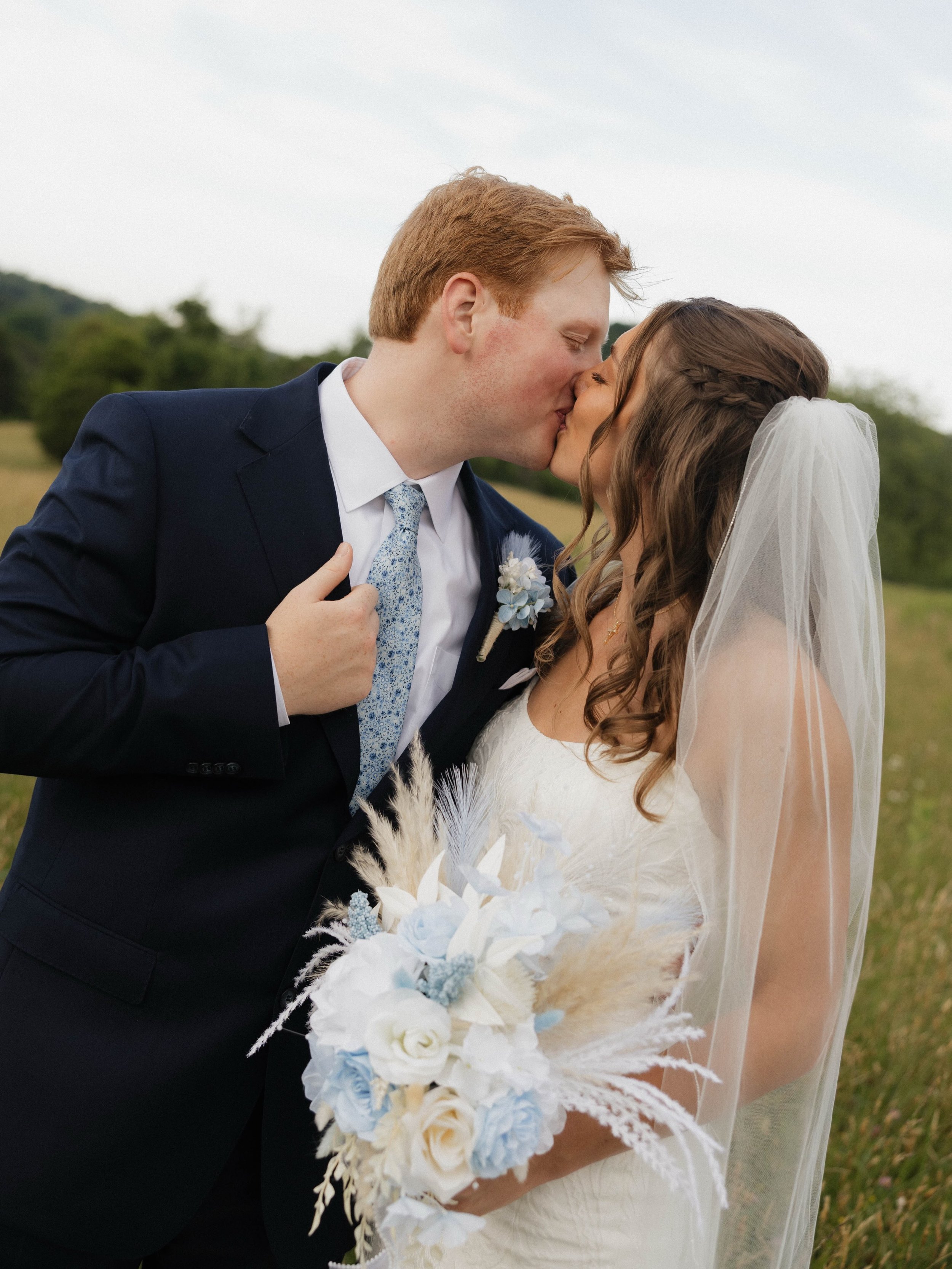 Mr. &amp; Mrs. Robinette🤍💍🕊️ 

.
.
.
#weddingphotographer #tennesseeweddingphotographer #tennesseewedding #knoxvillephotographer #tennesseephotographer