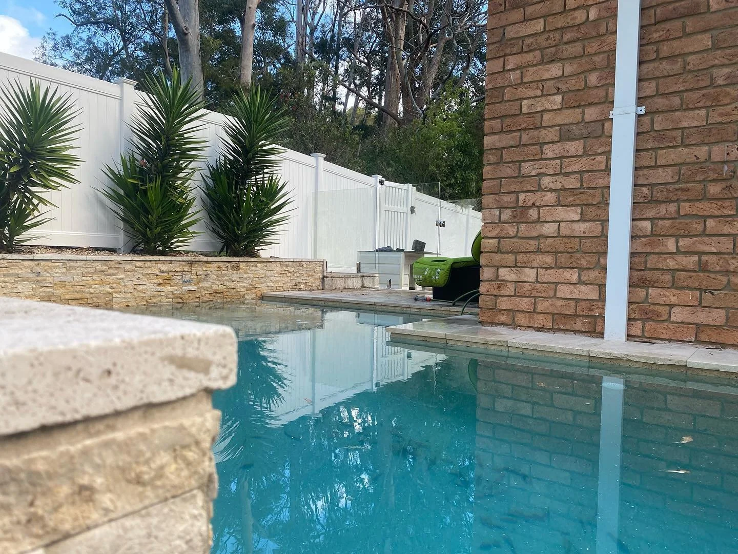 With summer fast approaching isn&rsquo;t it about time to make your pool the envy of the neighbourhood. Classy pool full privacy to give you inspiration. A few pics of some jobs around the coast. #atomicfencing #coastalhamptons #hamptonsstyle #centra