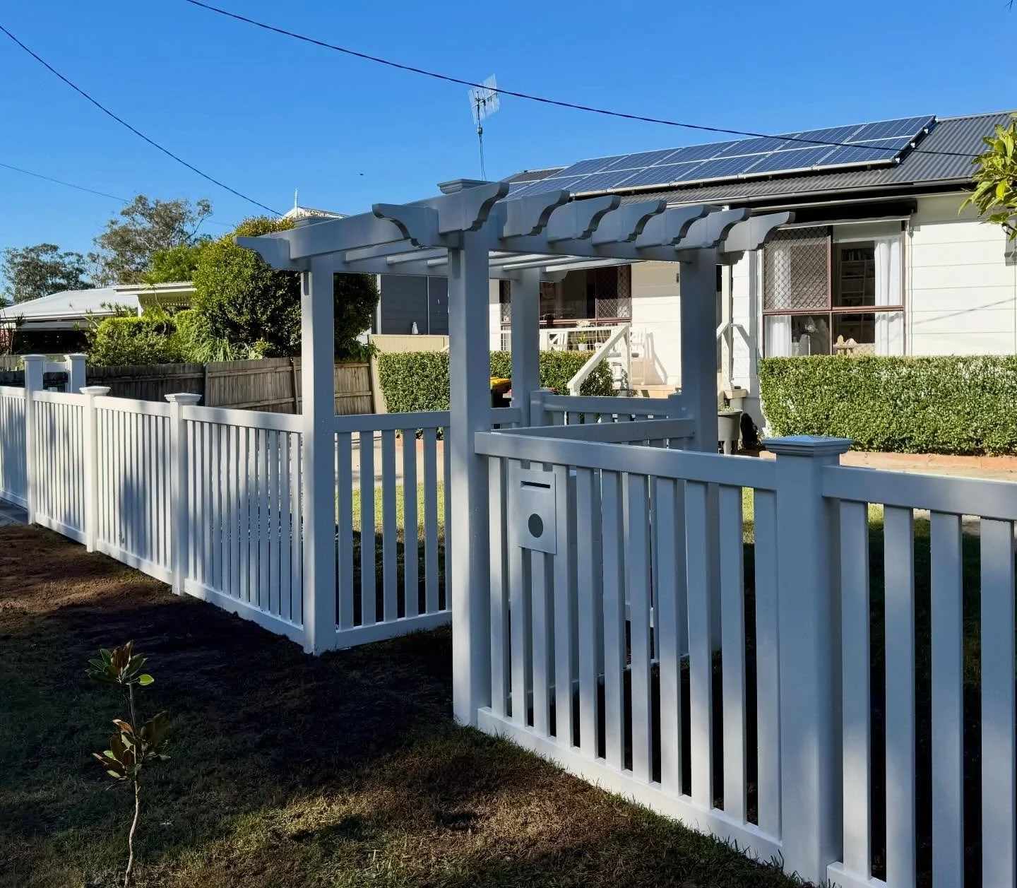 Wow, what a transformation. Swipe to see the before pic.

Flat top picket style with the works - sliding gate with motor and arbour with single gate. This one is definitely a fave 😍
