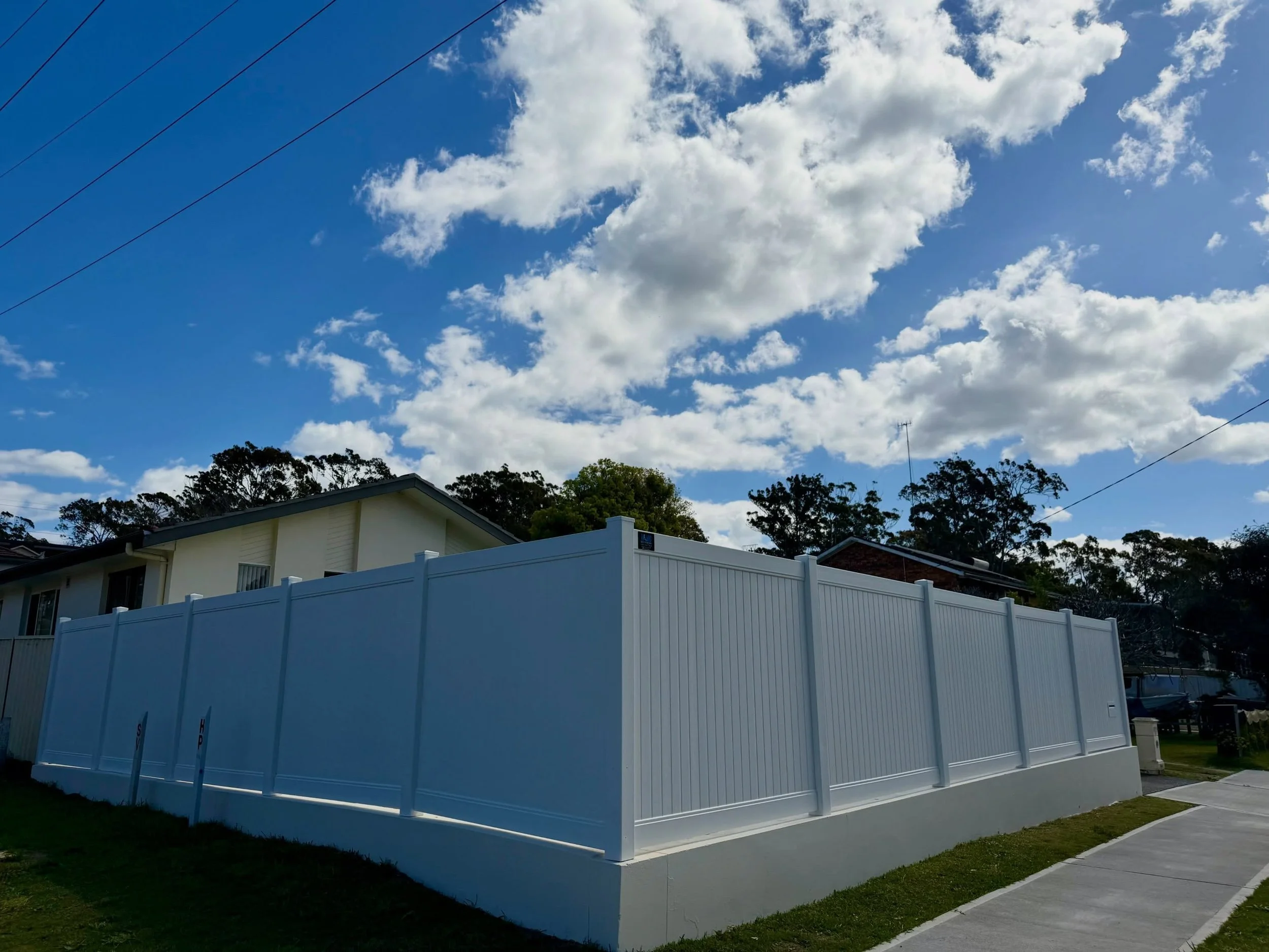 Sleek boundary screening for total seclusion.

Full privacy style is the perfect solution for adding extra privacy, boosting security and creating a modern, low maintenance boundary that&rsquo;s perfect for the kids and pets to play in.

Style - Full