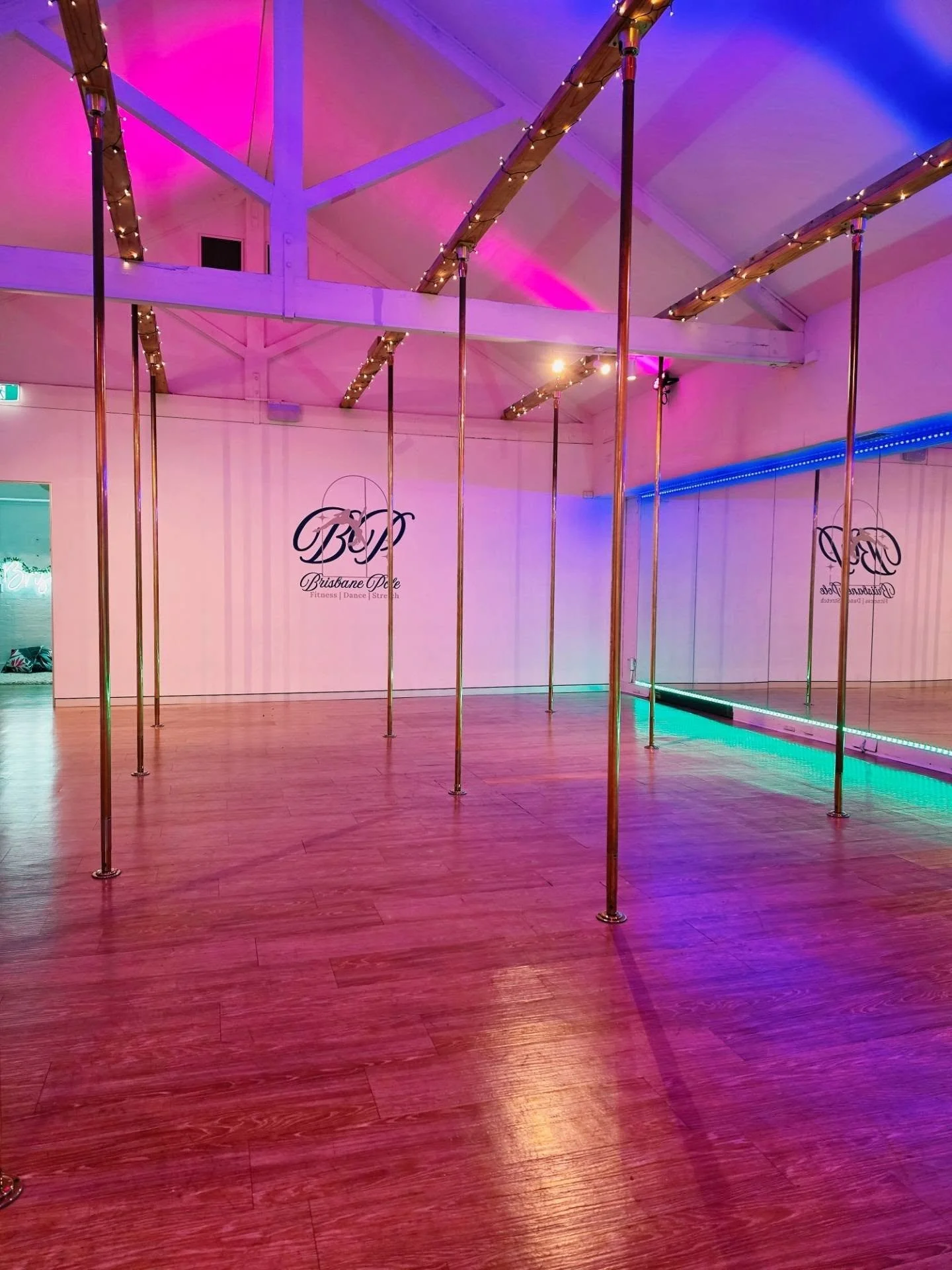 Happy Brisbane Pole launch day! 🥳🎉

Sending so much love to our Brisbane Pole students, instructors and wider pole community - your support is invaluable and I couldn't have made this transition without you 💙💙💙 

See you in the studio! ✨️

Love 