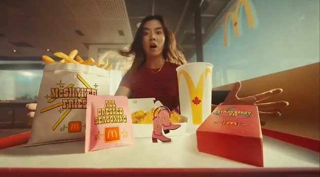 This feels so surreal 🍔🍟 What an immense joy it was to shoot for @mcdonalds - I can still hear the @shaniatwain playlist blasting in the makeup trailer! 🥳 #letsgogirls

Nothing but appreciation for the direction x collaboration x talent that was p