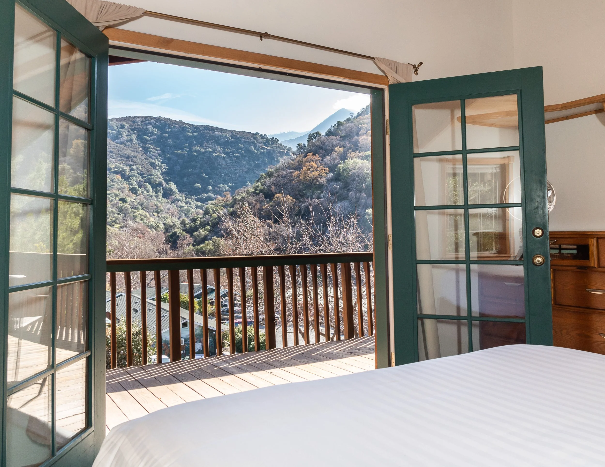Dogwood Cabin Queen Bedroom1.jpg