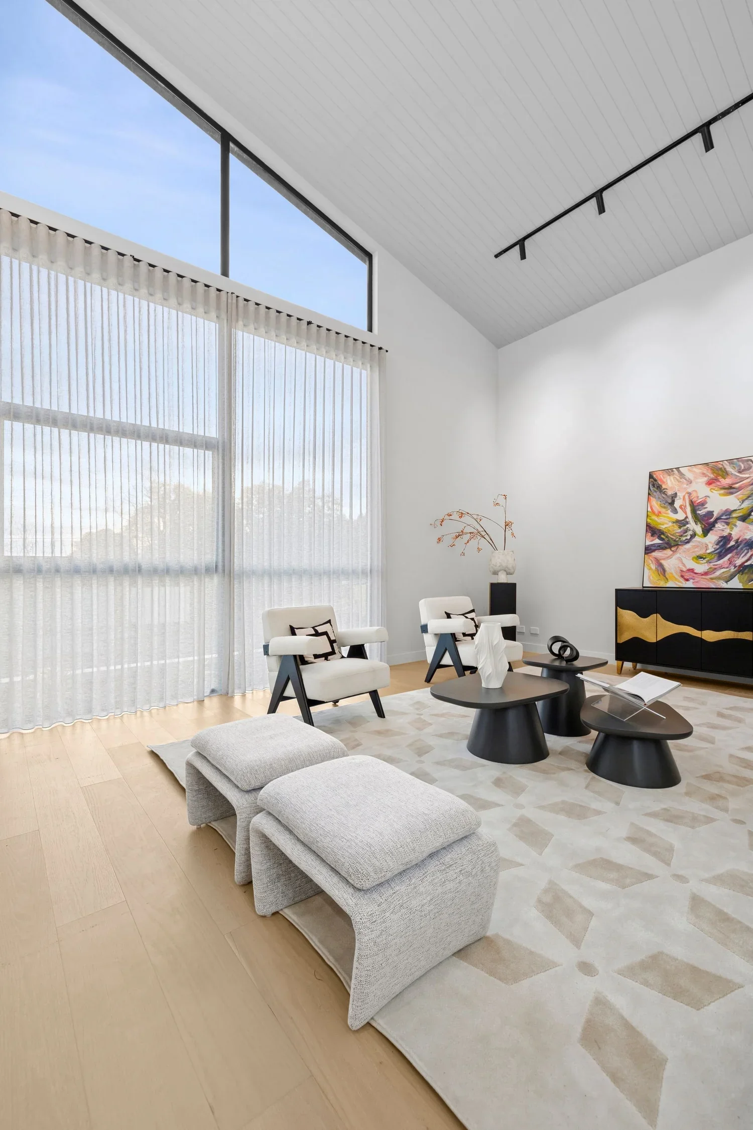 web_1748270888829_bwrm-05.webp