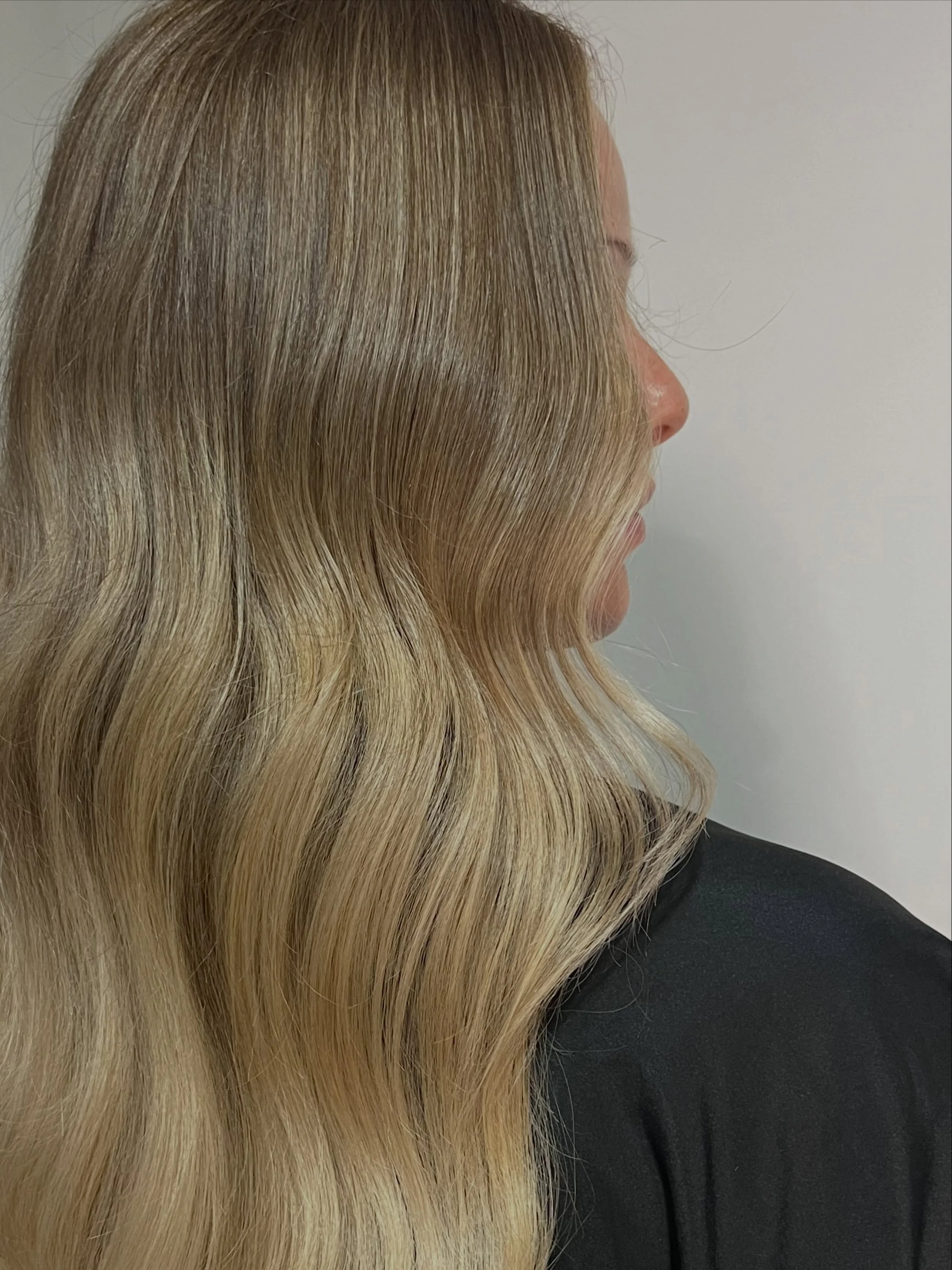 Consider this your sign to go blonde 🫶🏽

Soft and seamless ✨ The perfect livedin blonde for a low maintenance grow out