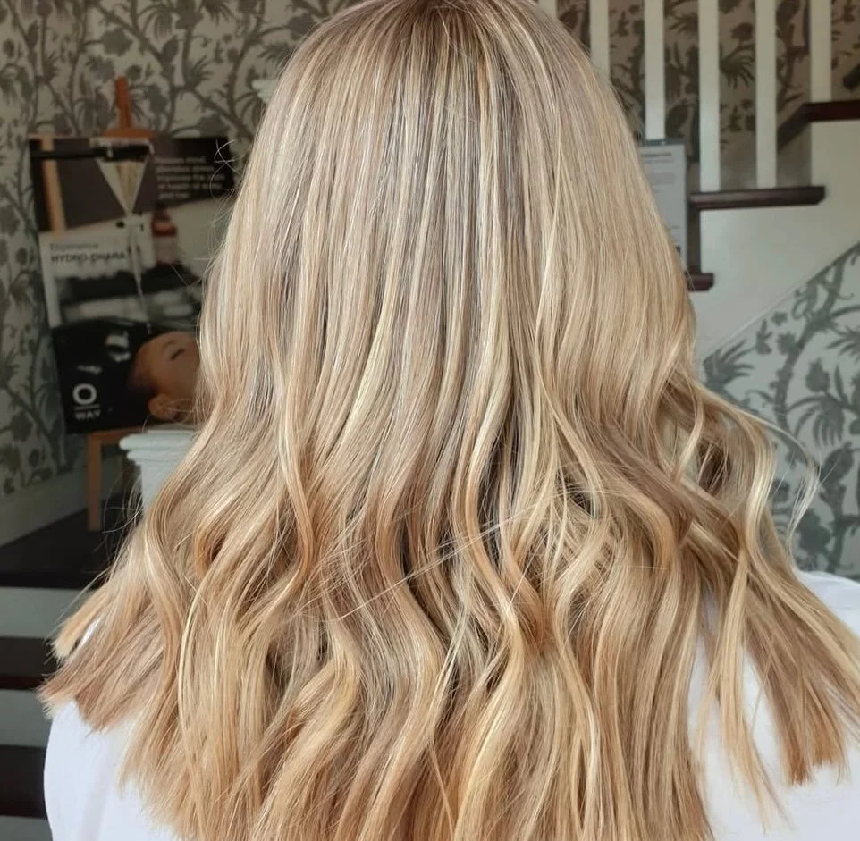 we&rsquo;re not gatekeeping this beautiful blonde 

a seamless, bright blonde while still keeping the hair feeling healthy, soft and glossy? yes please

#seamlessblonde #blonde #brisbanehairdresser #lowtoxsalon #ecosalon