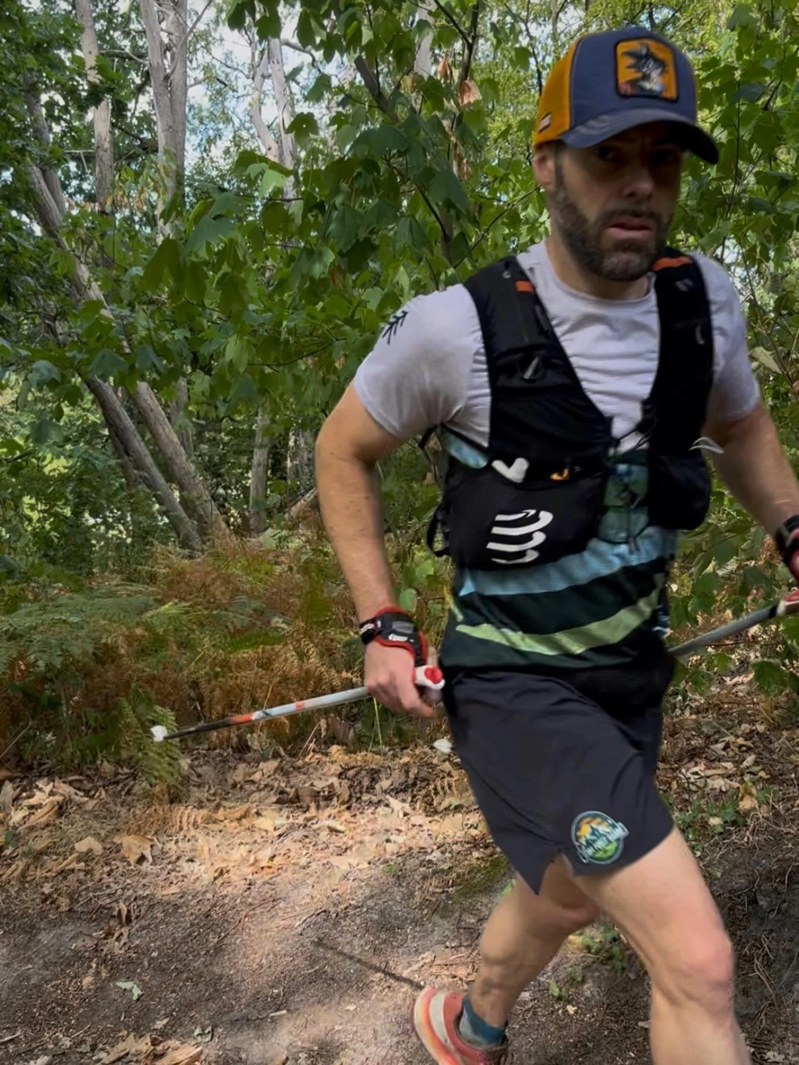 Quelle chance de pouvoir s&rsquo;entra&icirc;ner dans les Yvelines, o&ugrave; les for&ecirc;ts offrent un terrain de jeu exceptionnel. 🏃&zwj;♂️🏃&zwj;♂️🏃🏃 Entre les sentiers vallonn&eacute;s, les sous-bois et les chemins &agrave; perte de vue, cha