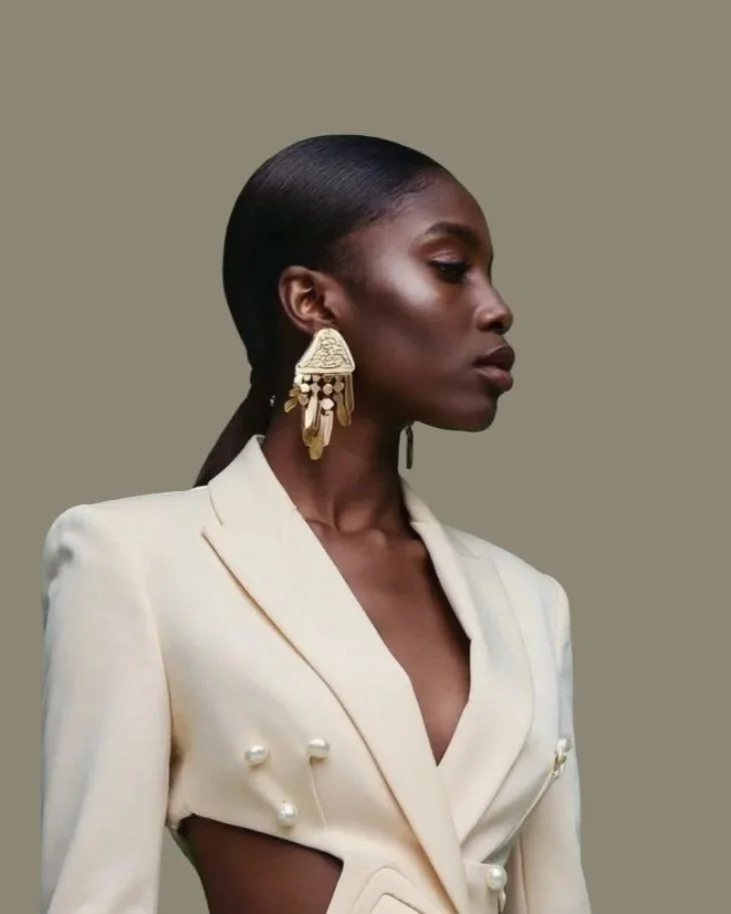 Sleek pulled-back protective style at Iconique Hair Salon, Whitby, Ontario. Expert textured hair styling for women serving Ajax, Oshawa, Pickering, and Durham Region. Walk-ins welcome.