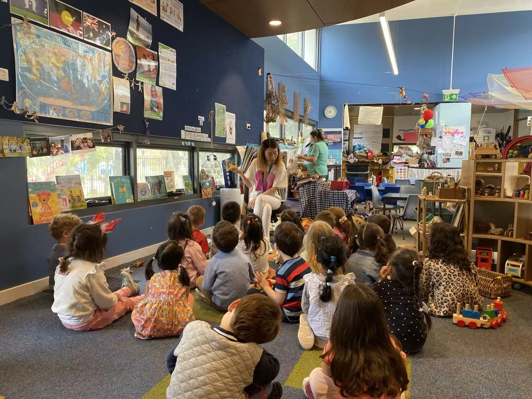 Real Mandarin teacher leading a play-based Mandarin incursion at a Melbourne childcare centre